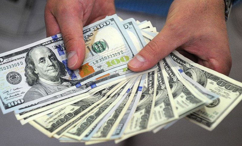 El dólar abre la jornada en 18.89 pesos mexicanos, con presiones de factores internacionales que afectan el tipo de cambio en México