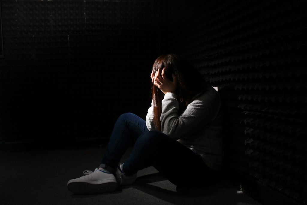 ONU pide hacer más para proteger la salud mental en el trabajo