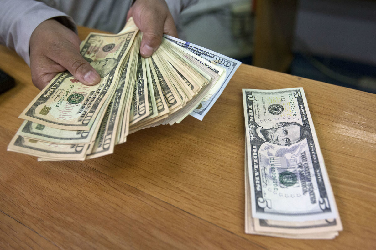 El dólar se fortalece y el peso mexicano cae a $20.06 por unidad