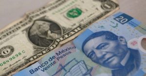 Cierra el dólar en 20.40 pesos a la venta y 19.55 a la compra
