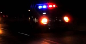 Paramédicos y elementos de seguridad confirmaron el deceso del conductor de la motocicleta tras su llegada.