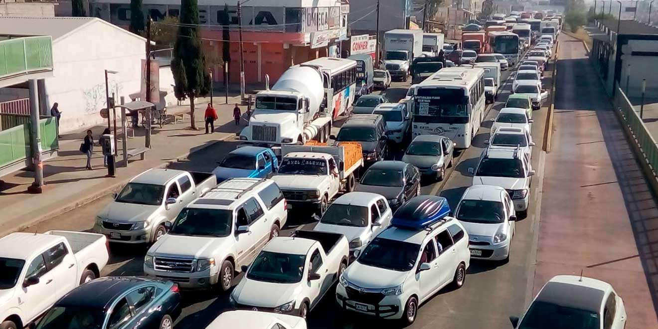 Detenido el tráfico en la salida a la México-Pachuca