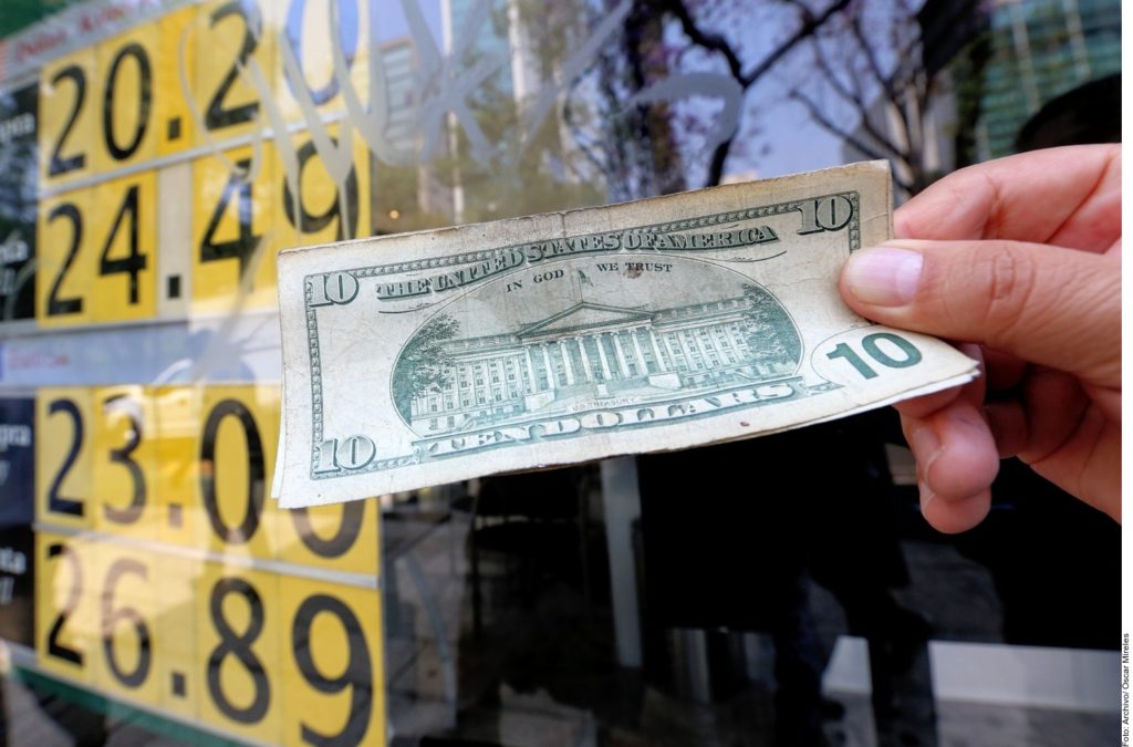 Casas de cambio reportan alza en el precio del dólar al cierre de la semana 