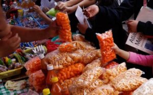 La nueva medida busca erradicar la venta de comida chatarra y promover alimentos saludables