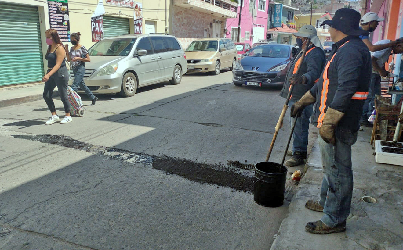 Inician bacheo en las calles del centro de Tulancingo