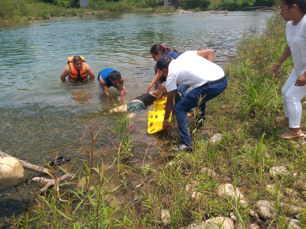 Hombre muere ahogado en río de Xochiatipan