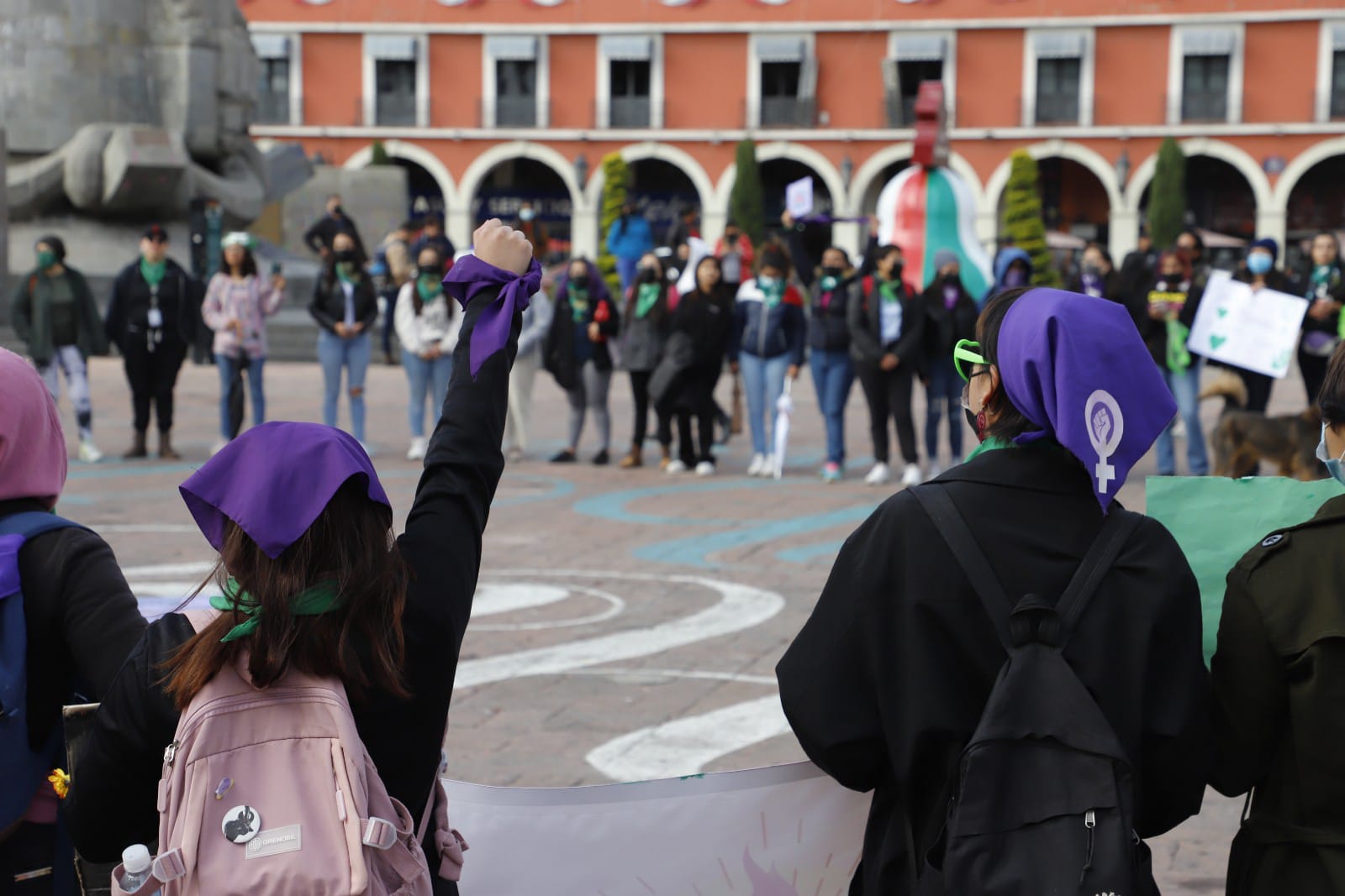 Feministas marchan a favor del aborto legal y seguro en Pachuca