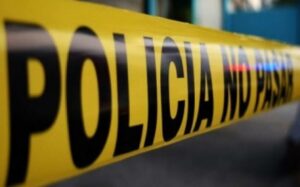 La mujer se colgó en su baño