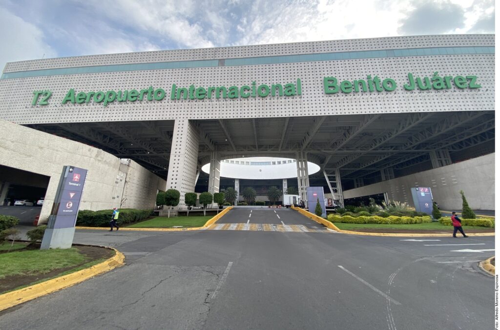 Gobierno declara reducción de operaciones en el AICM