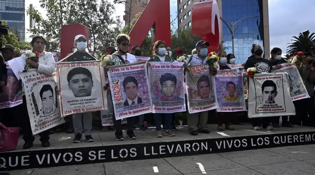 Nueve policías son detenidos por caso Ayotzinapa
