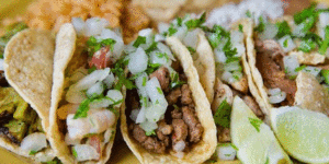 Los tacos en México son el alma de su gastronomía y cultura popular.