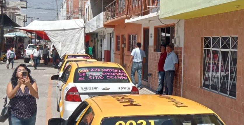 Sigue conflicto por nueva base de taxis