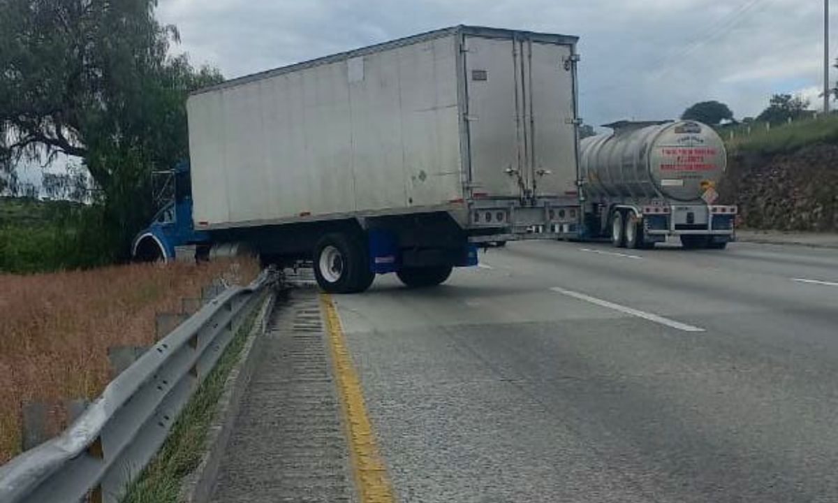 Camión se salió del camino en la México-Querétaro – Criterio Hidalgo