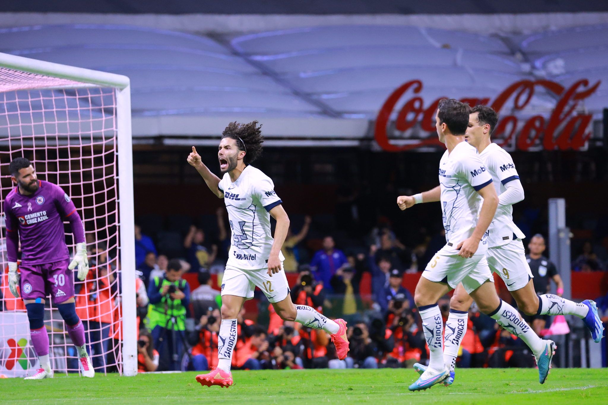 ¡Golean a la Máquina! Pumas se imponen categóricamente en el Azteca ...