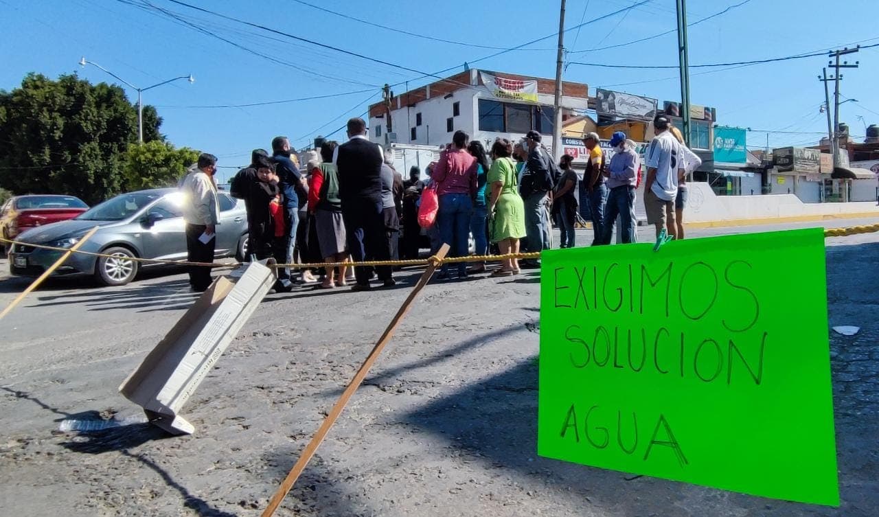 Vecinos de Unidad Habitacional Pemex