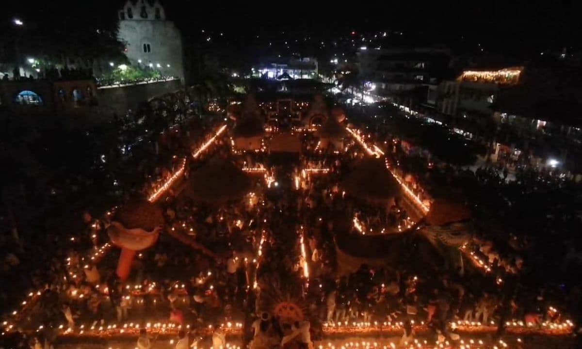 El centro ceremonial del Xantolo en Huejutla busca romper el Récord Guinness con más de 4 mil 500 metros cuadrados de extensión.