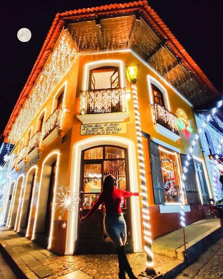 Visita la Villa iluminada en Real del Monte