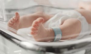 En Toluca, vecinos descubren a un bebé enterrado en una construcción