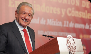 38 mítines y 12 giras del Bienestar en un año: la campaña paralela de AMLO