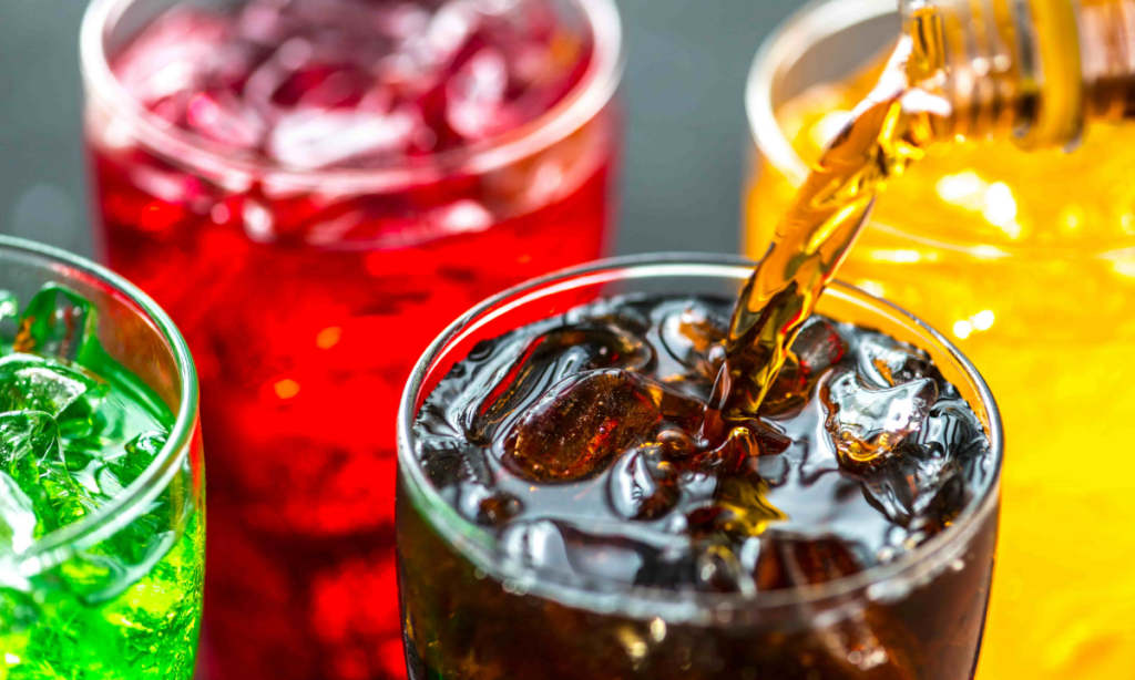 Oncólogos alertan sobre los peligros del consumo frecuente de refrescos