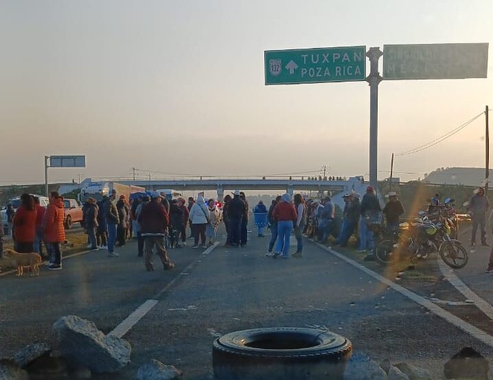 Bloqueo por falta de agua en Singuilucan: pobladores exigen suministro inmediato