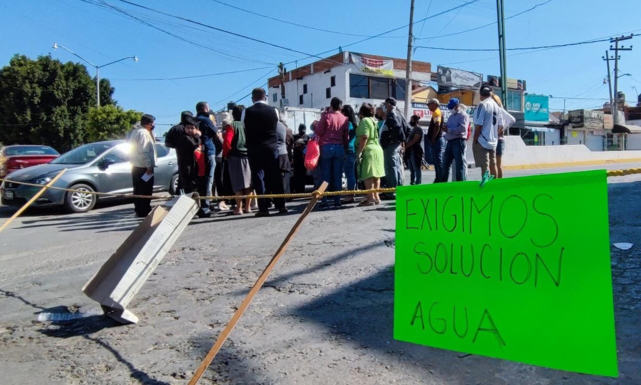 Exigen agua a CAPyAT, vecinos de UHP se manifiestan en Tula