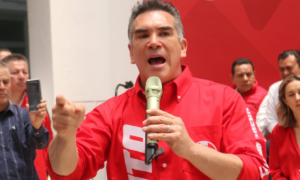 “Es una contienda de dos, los de naranja son esquiroles”, dice Alito Moreno desde Hidalgo