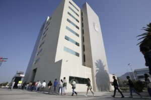 El rector de la UAEH, Octavio Castillo Acosta, percibe un sueldo de 80 mil 836 pesos mensualesFoto: Archivo