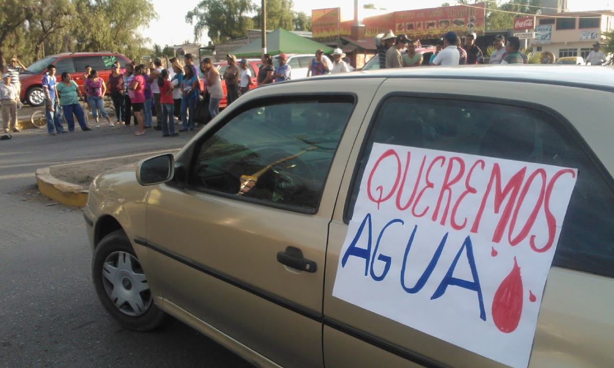 Vecinos de Pemex llevan más de una semana sin agua