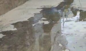 Fuga de agua en calle de Huejutla no ha sido atendida por Capashh