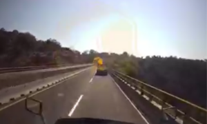 En intento de asalto, disparan 22 veces contra tráiler en el Arco Norte
