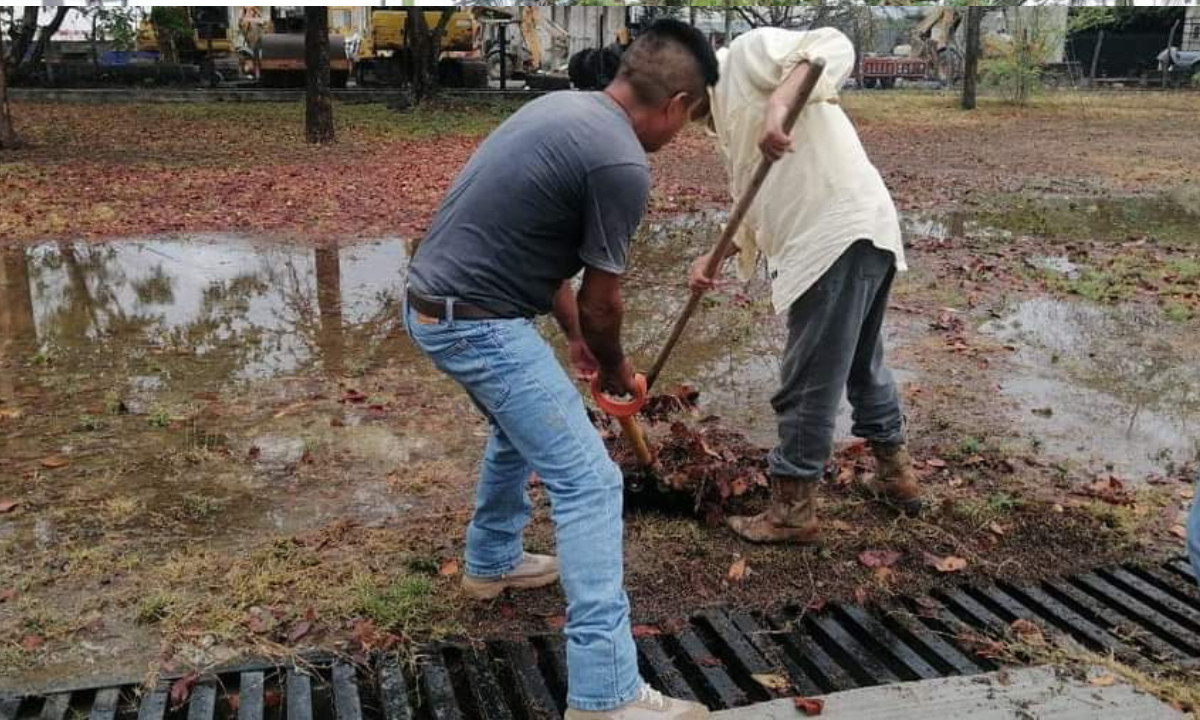 Por prevención, limpian calles y drenaje en colonias de Huejutla