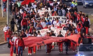 Estudiantes del Mexe se han manifestado varias veces para exigir la reapertura del plantel