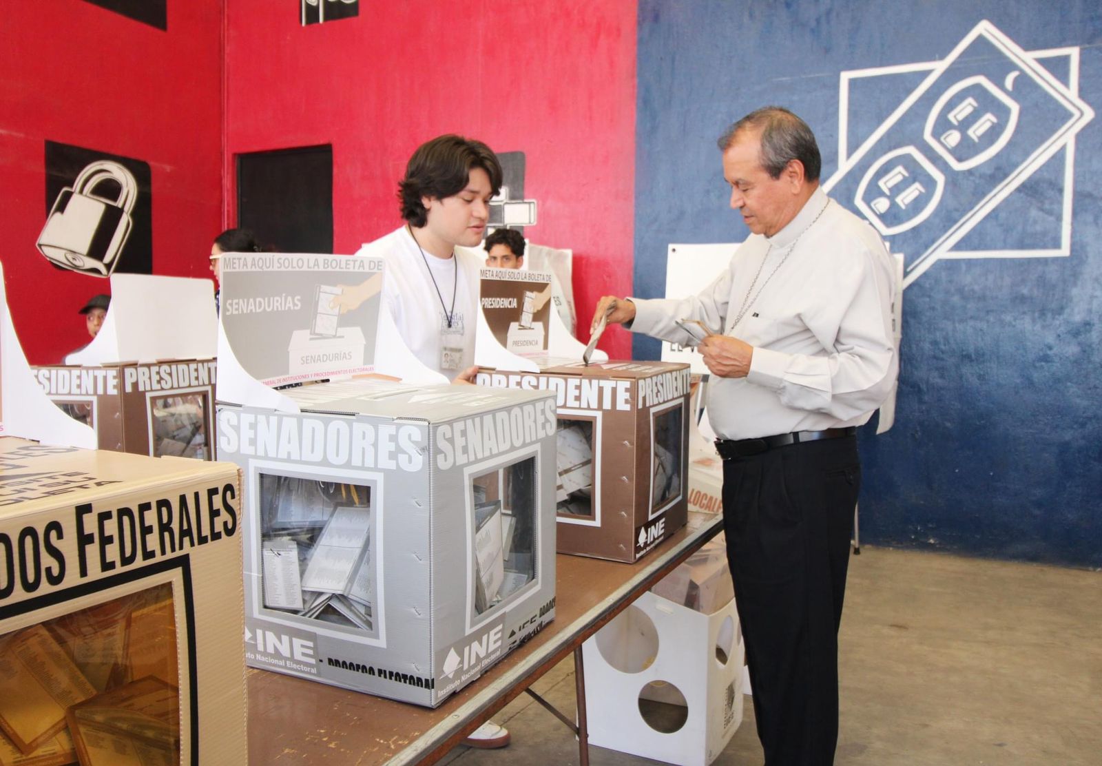 Llama arzobispo Domingo Díaz Martínez a no dejar al gordo en casa