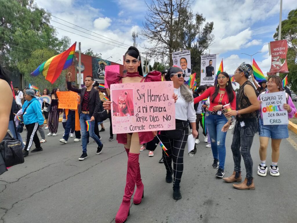 Comunidad LGBT realiza marcha en Tizayuca