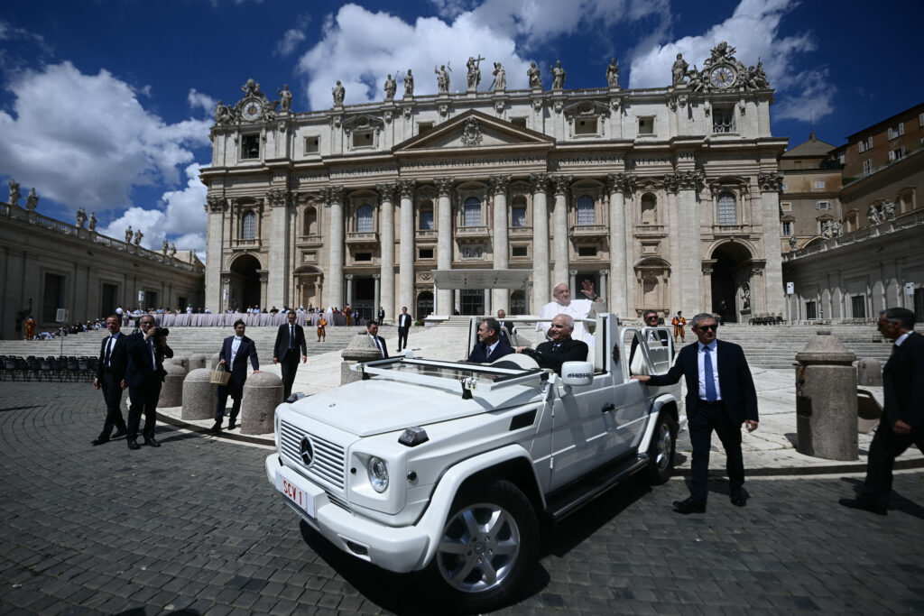 ¿Prohibieron a trabajadores de El Vaticano usar piercings? Esto se sabe