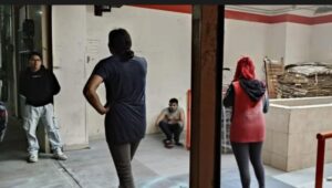 Empleados de tienda 3B en Pachuca capturan a ladrón