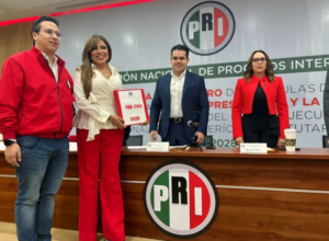 Lorena Piñón Rivera y Cuauhtémoc Betanzos fueron los primeros en inscribirse, enfatizando que en el PRI 