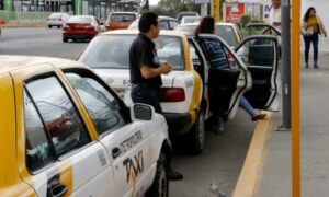 Los taxistas enfrentan un alza en el costo de combustibleFoto: Archivo