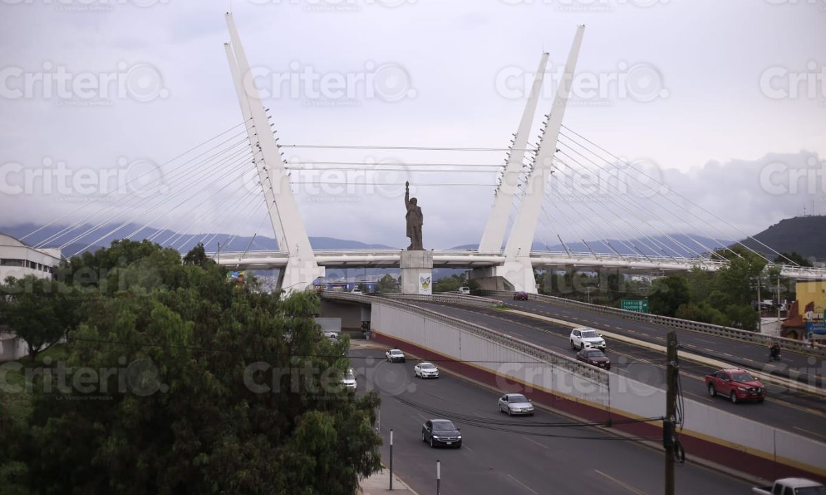 El puente atirantado forma parte de la Supervía Colosio y fue inaugurado en la administración estatal pasada Foto: Archivo