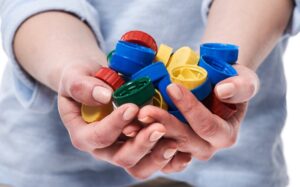 Recolectar tapitas de plástico: Iniciativa que transforma vidas y cuida el medio ambiente