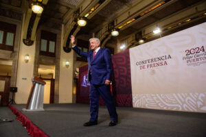López Obrador dijo que aún está pendiente la investigación que realiza la FGR por los delitos que habrían cometido Zambada y Guzmán en México