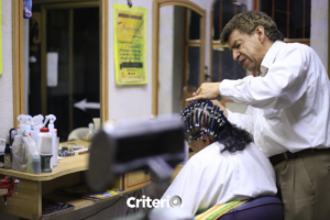 Lino cuenta que ha practicado la profesión desde 1965