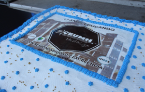 Un delicioso pastel y música que ambientó el evento de aniversario del CEUMH