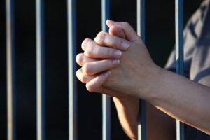 Mientras Alma espera el proceso de apelación, su vida en prisión ha sido dura