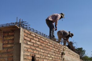 Los beneficiarios podrán administrar el apoyo para la compra de materiales y la contratación de trabajadores de la construcción