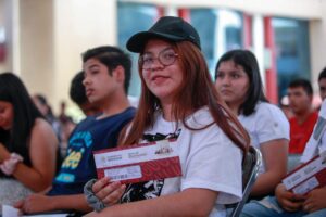 Es importante que los estudiantes cuenten con su Tarjeta del Banco del Bienestar para que puedan retirar el dinero que se les otorgue