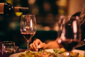 En la fase de análisis sensorial, tres sommeliers independientes realizaron una cata a ciegas