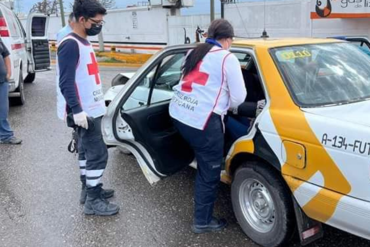 Chocó taxi con pasajeros en la Zona Industrial de Tizayuca; este fue el saldo el accidente