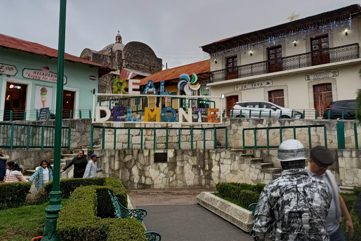 La activista tuvo un encuentro con el alcalde de Real del Monte Foto: Archivo